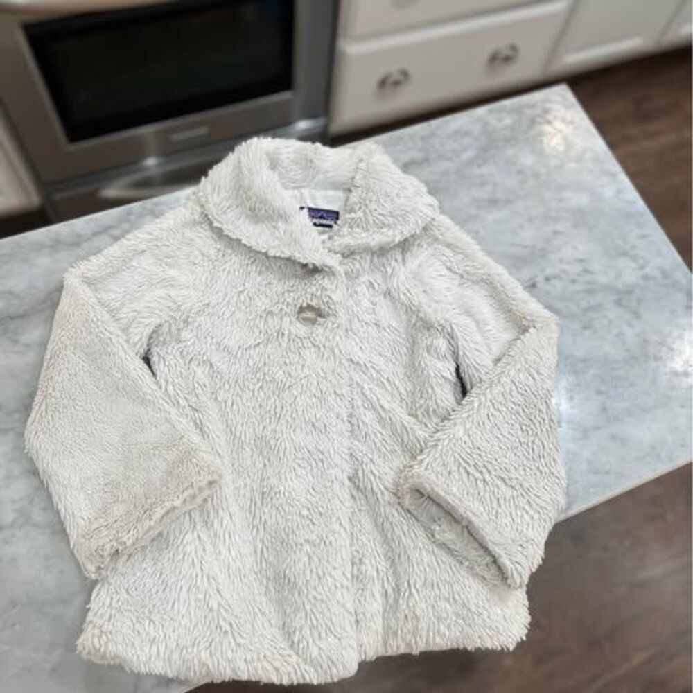Girl’s White Patagonia Jacket